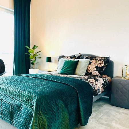 Апартаменты Uroczy Apartament Blisko Centrum Warszawy Варшава Экстерьер фото