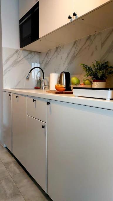 Апартаменты Uroczy Apartament Blisko Centrum Warszawy Варшава Экстерьер фото